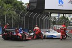 Crash zwischen Josef Newgarden (Fisher) und James Jakes (Dale Coyne) 