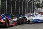 Crash zwischen James Jakes (Dale Coyne) und Josef Newgarden (Fisher) 