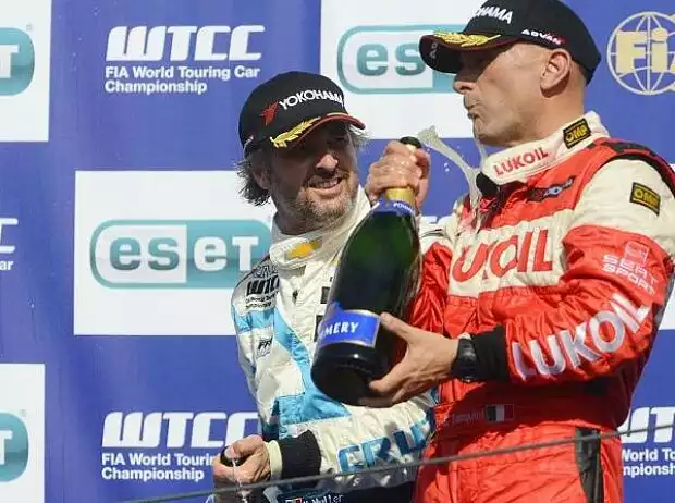 Yvan Muller, Gabriele Tarquini Titel-Bild zur News: Yvan Muller, Gabriele Tarquini