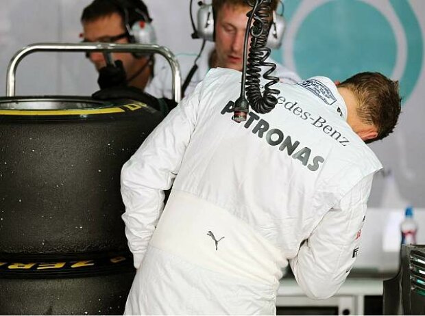 Titel-Bild zur News: Michael Schumacher mit Pirelli-Reifen
