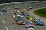 Race Action in Talladega mit Michael Waltrip (Waltrip) an der Spitze