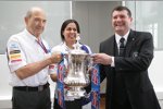 Peter Sauber, Monisha Kaltenborn und Ron Gourlay, Geschäftsführer des FC Chelsea, mit dem FA-Cup