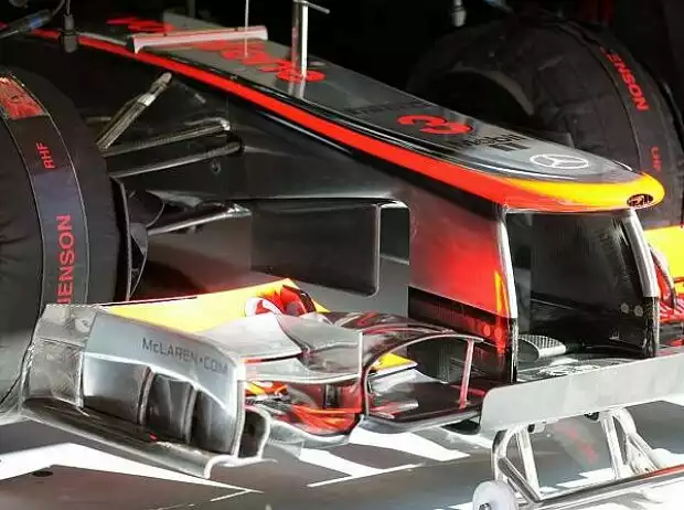 Die neue Nase am McLaren-Mercedes MP4/27 Titel-Bild zur News: Die neue Nase am McLaren-Mercedes MP4/27