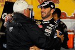 Teamchef Rick Hendrick und Sieger Jimmie Johnson in der Victory Lane