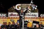 Jimmie Johnson nach dem historischen Triumph in der Victory Lane