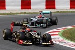 Romain Grosjean (Lotus) und Michael Schumacher (Mercedes) 