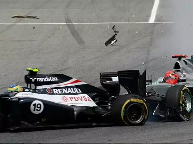 Michael Schumacher kollidiert mit Bruno Senna Titel-Bild zur News: Michael Schumacher kollidiert mit Bruno Senna