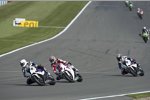 Leon Haslam vor Jonathan Rea 