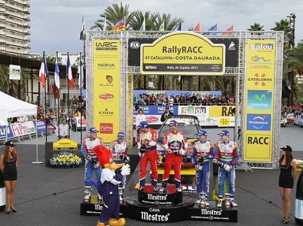 Titel-Bild zur News: Siegerehrung bei der Rally Spanien 2011