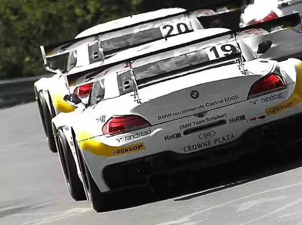 Die beiden BMW des Schubert-Teams beim VLN-Lauf auf der Nordschleife Titel-Bild zur News: Die beiden BMW des Schubert-Teams beim VLN-Lauf auf der Nordschleife