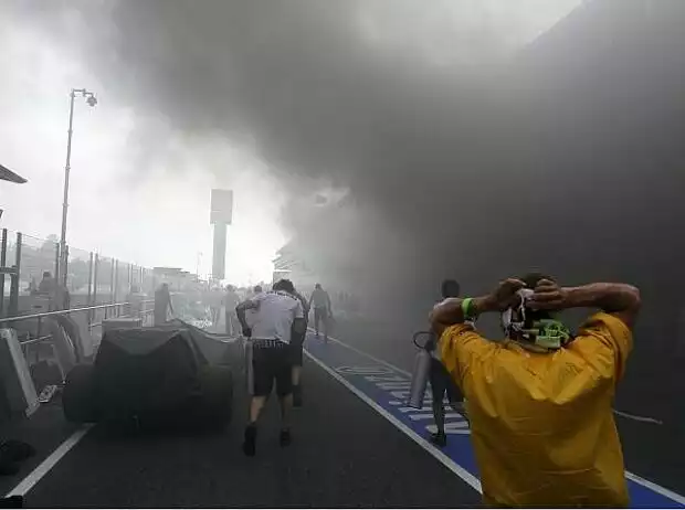 Feuer in der Williams-Box in Barcelona Titel-Bild zur News: Feuer in der Williams-Box in Barcelona