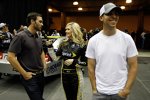 Jimmie Johnson (Hendrick), Miss Sprint-Cup und Denny Hamlin (Gibbs) 