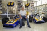 Indy-500-Sieger Parnelli Jones und zwei Colt-Fords von 1970 und 1971