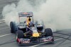 Bild zum Inhalt: Ricciardo begeistert Zuschauer bei Show in Kiew