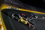 Kurt Busch (Phoenix), A.J. Allmendinger (Penske) und Jeff Gordon (Hendrick) three-wide