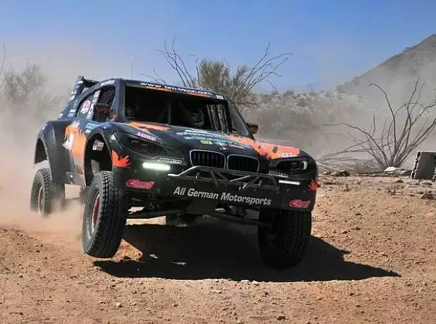 Der AGM-Jimco X6 SCORE Trophy-Truck in Action Titel-Bild zur News: Der AGM-Jimco X6 SCORE Trophy-Truck in Action