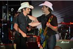 Brad Paisley und Jeff Gordon als Country-Gitarrist