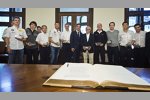 Die DTM-Piloten und Motorsportchefs durften sich ins Goldene Buch der Stadt Graz eintragen