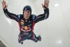Bild zum Inhalt: Ein Australier fällt vom Himmel: Webber beim Skydiving