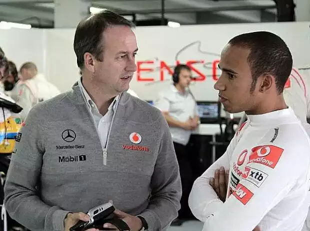 Titel-Bild zur News: Jonathan Neale und Lewis Hamilton