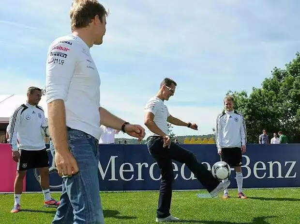 Michael Schumacher, Nico Rosberg Titel-Bild zur News: Michael Schumacher, Nico Rosberg