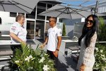 Lewis Hamilton (McLaren) und Norbert Haug (Mercedes-Motorsportchef) mit Nicole Scherzinger