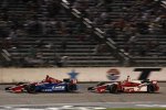 Justin Wilson (Dale Coyne) legt sich Graham Rahal (Ganassi) zurecht