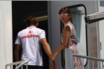 Jenson Button (McLaren) verschwindet mit Freundin Jessica Michibata nochmal im Hinterzimmer...