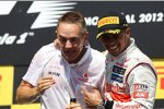 Lewis Hamilton (McLaren) und Martin Whitmarsh (Teamchef, McLaren) 