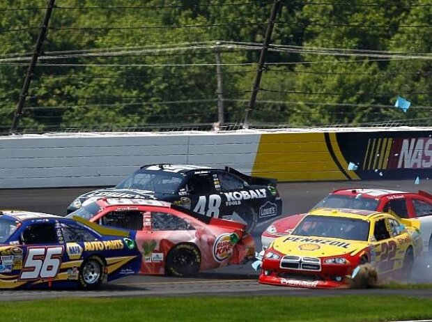 Landon Cassill, Jimmie Johnson Landon Cassill, Jimmie Johnson
