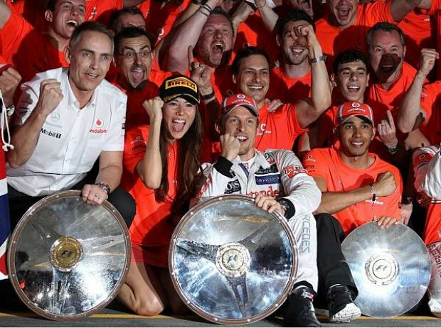 Jenson Button, Martin Whitmarsh (Teamchef, McLaren), Lewis Hamilton Jenson Button, Martin Whitmarsh (Teamchef, McLaren), Lewis Hamilton