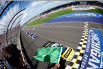 Start zum Quicken Loans 400 mit Marcos Ambrose (Petty) an der Spitze