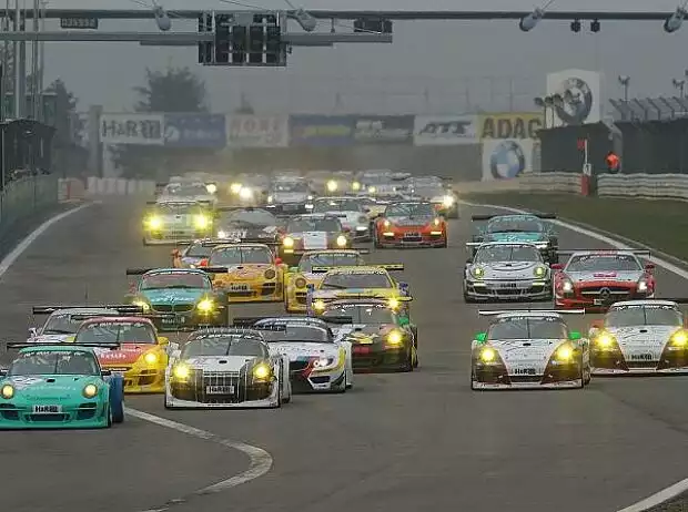Start der VLN-Saison 2012 auf der Nürburgring-Nordschleife Titel-Bild zur News: Start der VLN-Saison 2012 auf der Nürburgring-Nordschleife