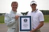 Bild zum Inhalt: Weltrekord: Coulthard fängt weitesten Golfabschlag