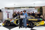 Marcos Ambrose und Richard Petty feiern ihre zweite Pole in Folge