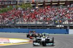 Nico Rosberg (Mercedes) und Romain Grosjean (Lotus) 