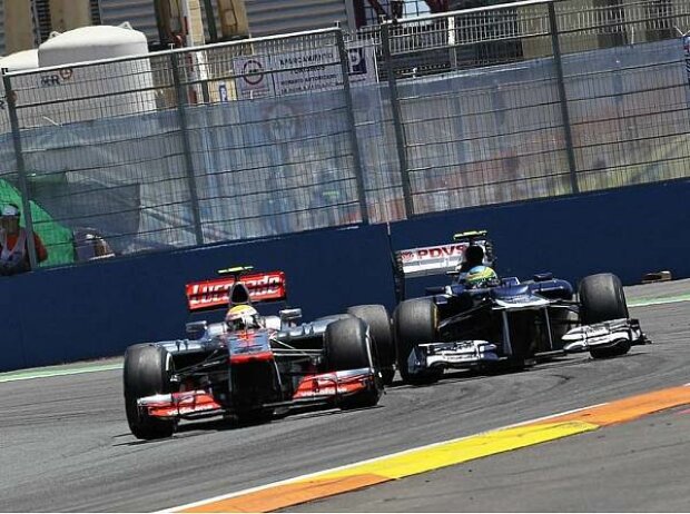 Titel-Bild zur News: Bruno Senna, Lewis Hamilton