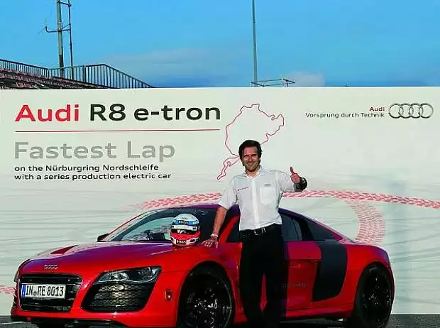 Markus Winkelhock nach seiner Rekordfahrt auf der Nordschleife Titel-Bild zur News: Markus Winkelhock nach seiner Rekordfahrt auf der Nordschleife