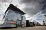 Force-India-Motorhome im Paddock von Silverstone