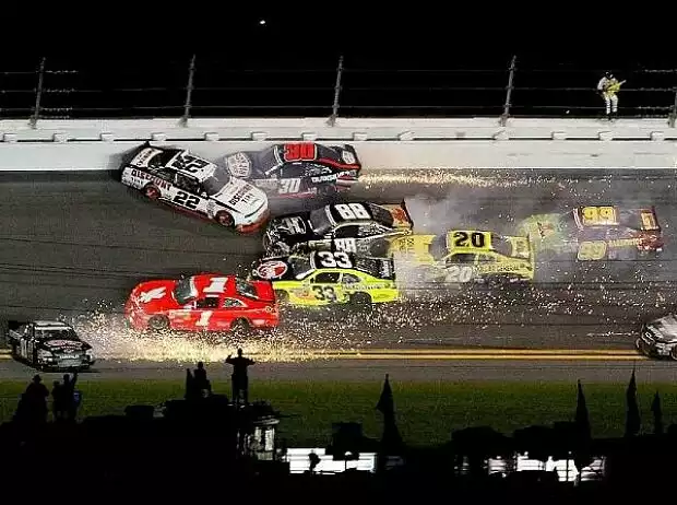 Mike Wallace, Brad Keselowski, Kurt Busch, James Buescher Titel-Bild zur News: Mike Wallace, Brad Keselowski, Kurt Busch, James Buescher