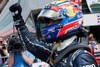 Bild zum Inhalt: Red Bull: Kämpfer Mark Webber sichert sich den Sieg