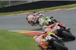 Stefan Bradl vor Hector Barbera 