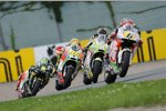 Stefan Bradl vor Hector Barbera 