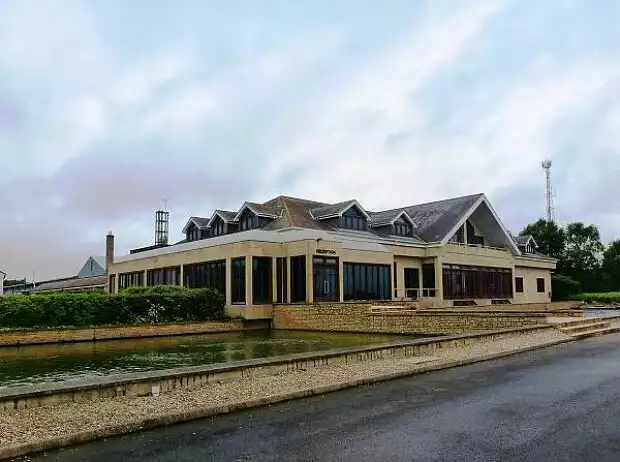 Caterham-Fabrik in Leafield Titel-Bild zur News: Caterham-Fabrik in Leafield