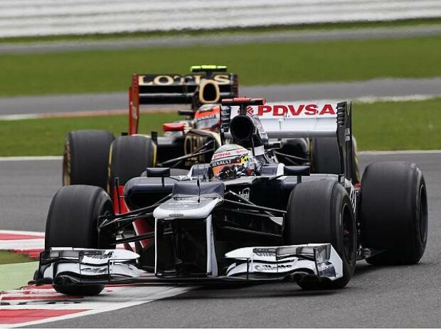 Titel-Bild zur News: Pastor Maldonado vor Romain Grosjean