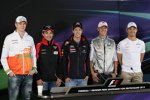 Nico Hülkenberg (Force India), Timo Glock (Marussia), Sebastian Vettel (Red Bull), Michael Schumacher (Mercedes) und Nico Rosberg (Mercedes) 