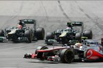Lewis Hamilton (McLaren), Heikki Kovalainen (Caterham) und Witali Petrow (Caterham) 