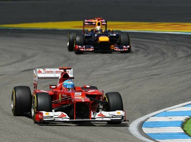 Fernando Alonso, Sebastian Vettel Fernando Alonso, Sebastian Vettel