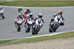 Leon Haslam vor Marco Melandri (BMW) 