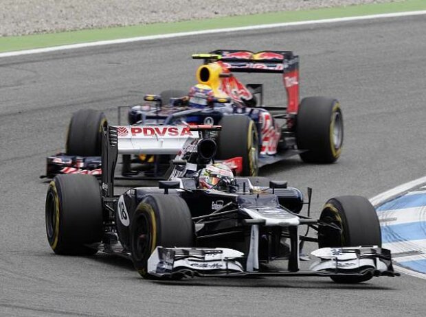 Pastor Maldonado vor Mark Webber Pastor Maldonado vor Mark Webber